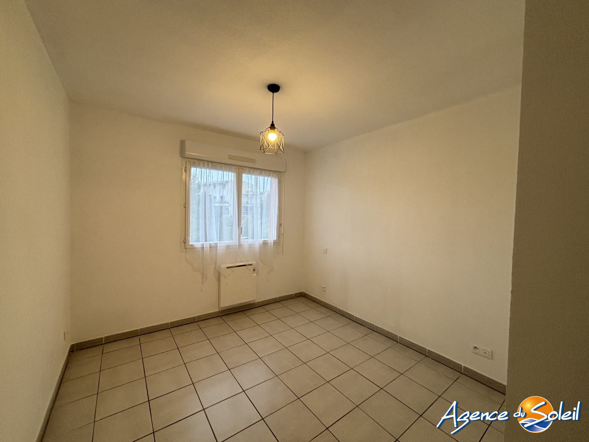 Chambre - Appartement Narbonne (Réf. 04-9398-AGENCEDUSOLEIL)