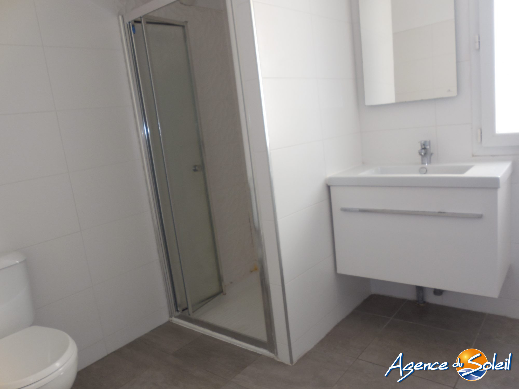 Salle de bain - Appartement Port-la-Nouvelle (Réf. 10-11192-AGENCEDUSOLEIL)