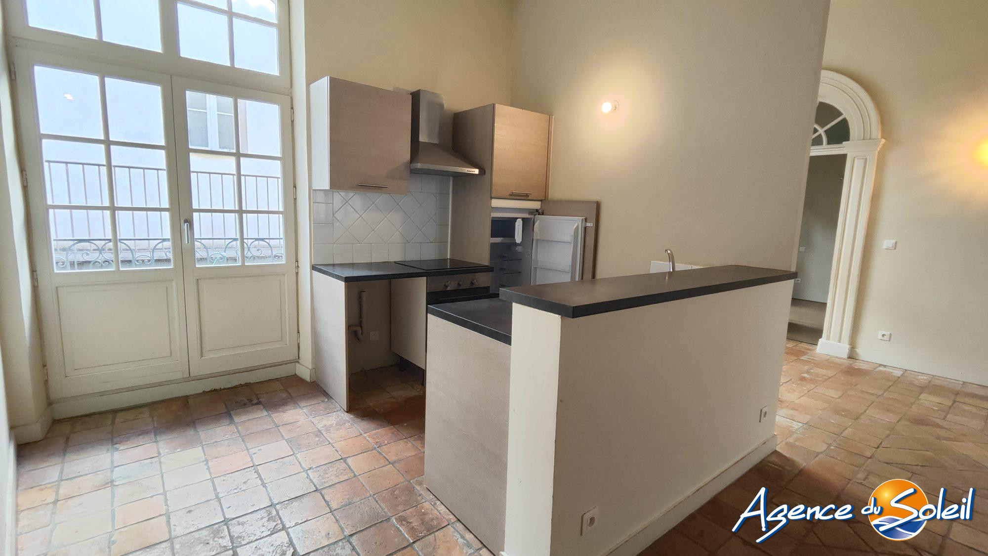 Vue extérieure - Appartement Pézenas (Réf. 38-10717-AGENCEDUSOLEIL)